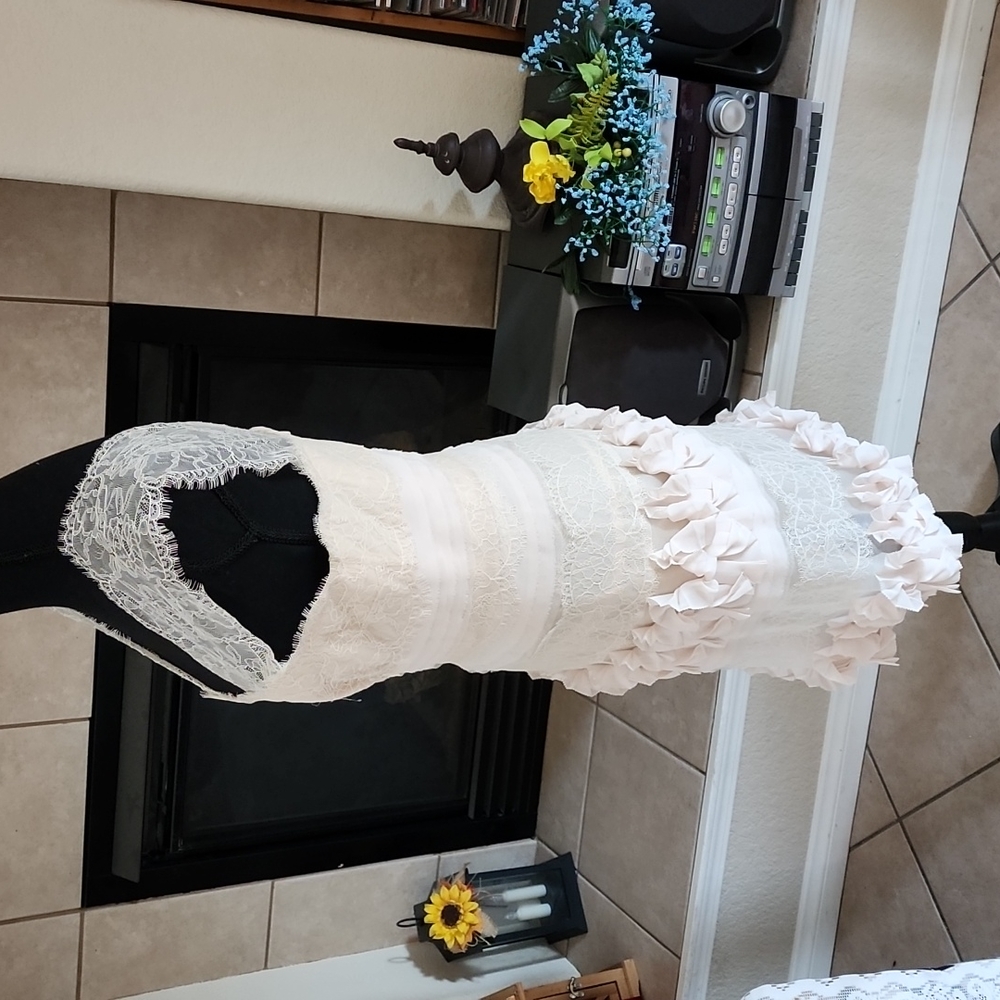 Dress - Picture 2 of 9